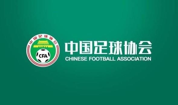 威利（杰米·福克斯 Jamie Foxx 饰）本是一名名不见经传的橄榄球活动员，在一次极其艰难的角逐中，他临危受命上场交战。威利超卓的表示吸引了球队老板克里斯蒂娜（卡梅隆·迪亚茨 Cameron Diaz 饰）的注重，她看出威利是一位可塑之才，而威利以后的表示也并没有让克里斯蒂娜掉看。                                  　　一夜成名让威利的自我起头膨胀，自豪与骄傲逐步占有了他的心里，作为球队的锻练，